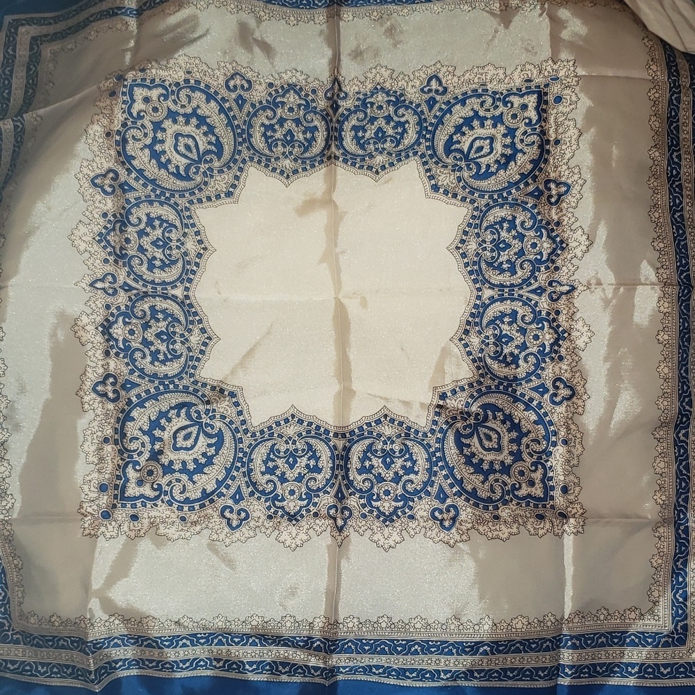 Beautiful scarf  made in china